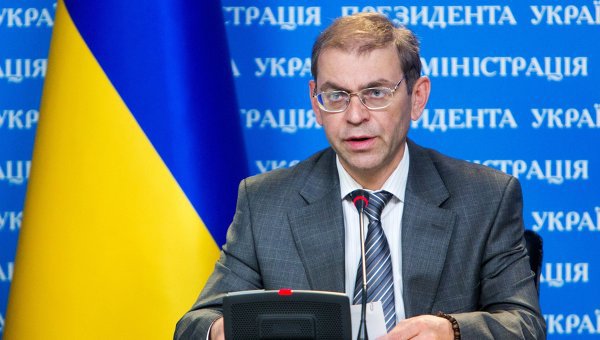 Украинские власти не исключают введения визового режима с Россией, сказал и.о. главы администрации президента Украины Сергей Пашинский.
