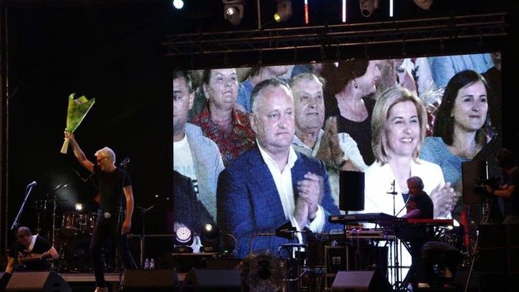 Dodon a participat la controversatele festivități de la Comrat dedicate „independenței Găgăuziei”. 