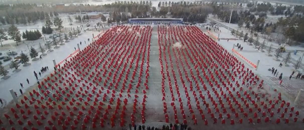 Традиционное празднование выглядит очень необычно.
