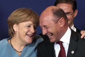 Merkel a discutat, luni, la telefon cu preşedintele României Traian Băsescu