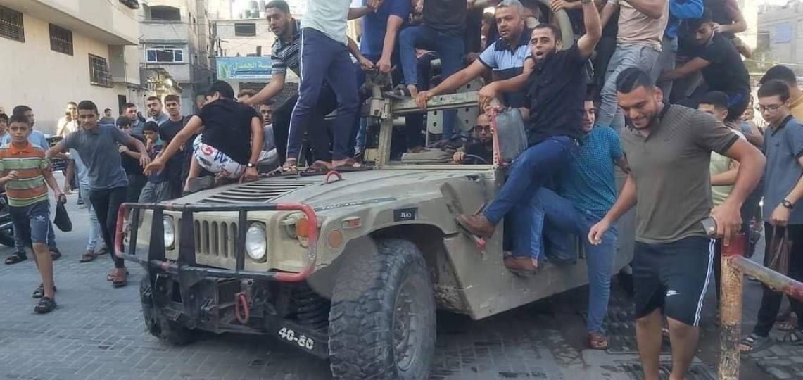 В ХАМАС утверждают, что захватили в плен более 35 израильских военных и поселенцев.