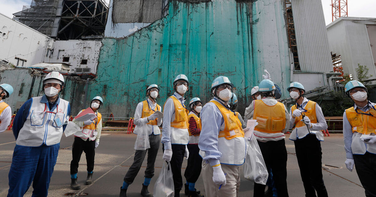 Japonia a oprit extragerea combustibilului nuclear de la centrala Fukushima.