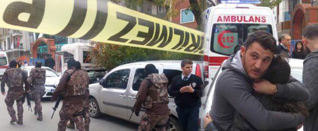 В Стамбуле три человека пострадали в результате взрыва посылки.