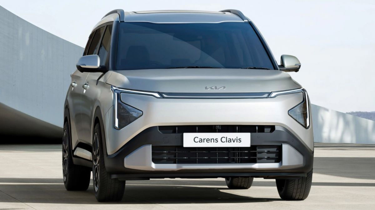 Kia представила бюджетный кроссовер Carens Clavis с тремя рядами кресел.