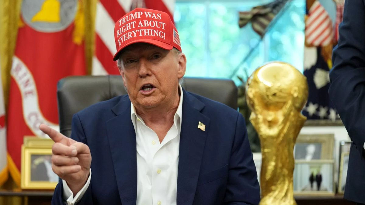 Трамп допустил санкции против РФ, но не исключил, что пригласит Путина на ЧМ.