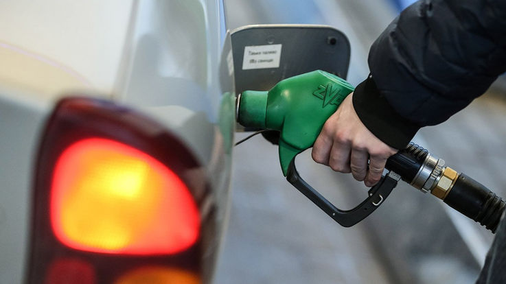 Moldova devine tot mai dependentă de importul de benzină din România
