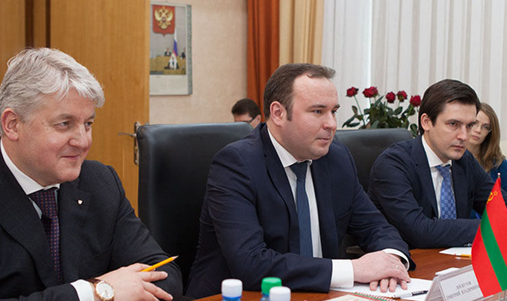 Обсуждалась текущая социально-экономическая ситуация в Приднестровье и факторы влияющие на нее.