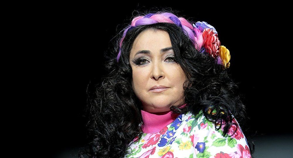 Лолита посадит на даче молдавский виноград.