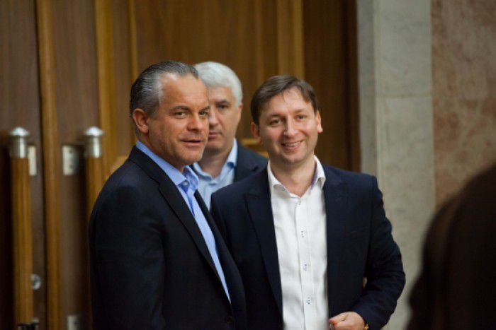 Grupul PD, la dicuții cu cei 14 deputați foști comuniști. Foto: unimedia.info