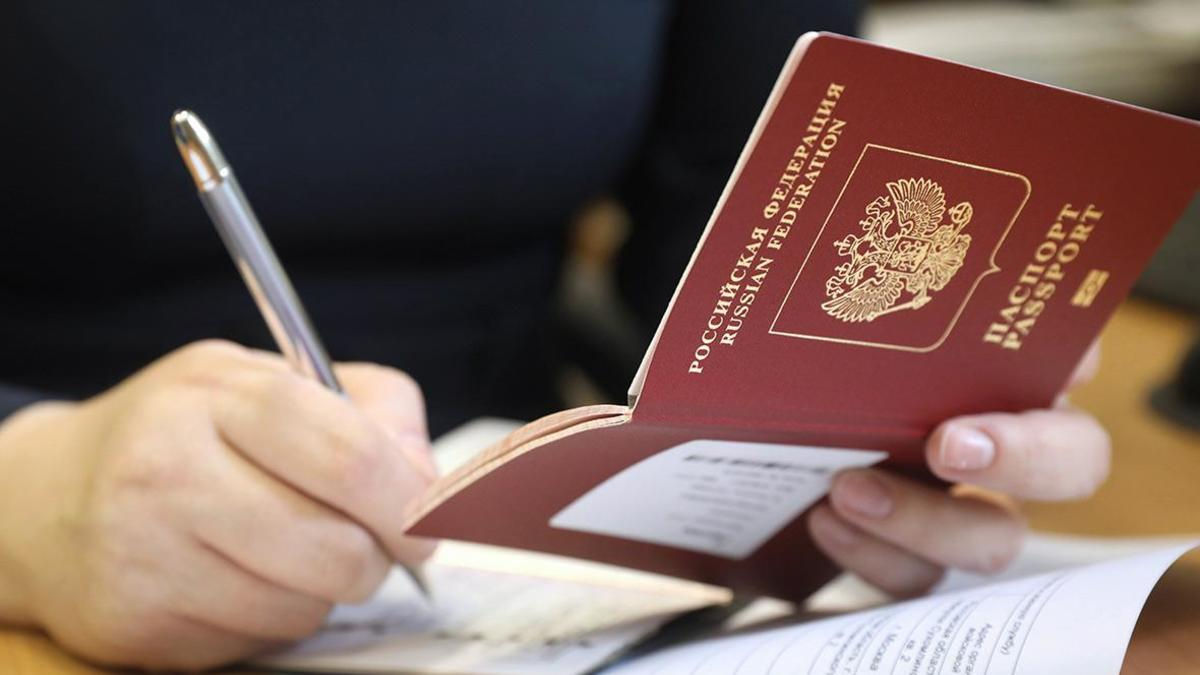 Минюст РФ заявил о планах запретить смену гендерного маркера в паспорте.