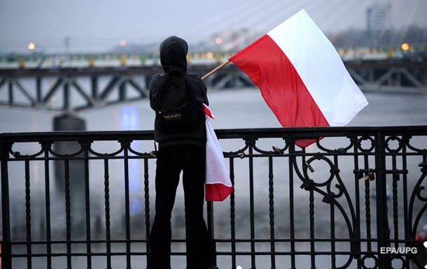 По мнению польской оппозиции, закон нарушает гражданские права.
