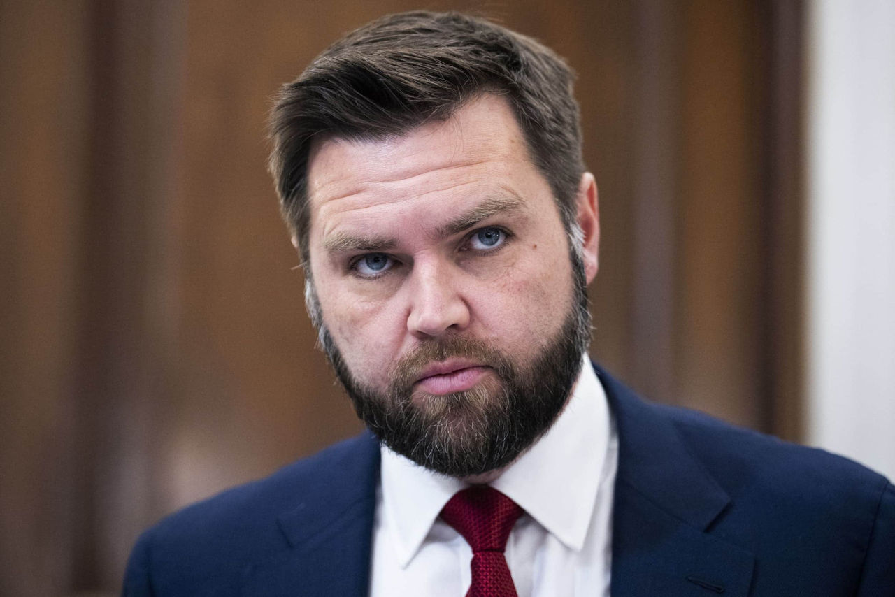 Вэнс: Трампу безразлично, что европейцы кричат ему из-за планов о Гренландии.