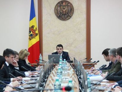 Габурич прервал заседание кабмина, и сказал, что выйдет поговорить по телефону.