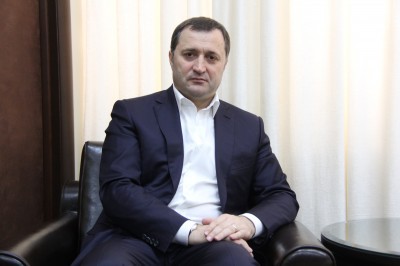 După cum relatează TRIBUNA, el a precizat că sloganul neoficial de care se conduce este: „Dacă crezi, numai decît vei reuşi”.