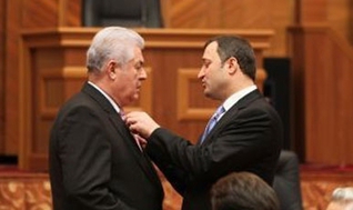 Pe 3 mai, membrii PCRM împreună cu PLDM au abrogat în Parlament un șir de proiecte, care anterior au fost votate de PLDM și PDM. 