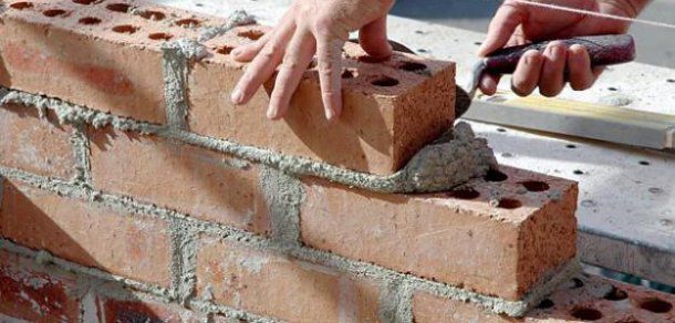Solicitările pentru construcția locuințelor sunt în scădere. Foto: enational.ro