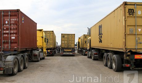 Более 90% экспорта фруктов и овощей в страны СНГ осуществляется грузовиками, пересекающими Украину.