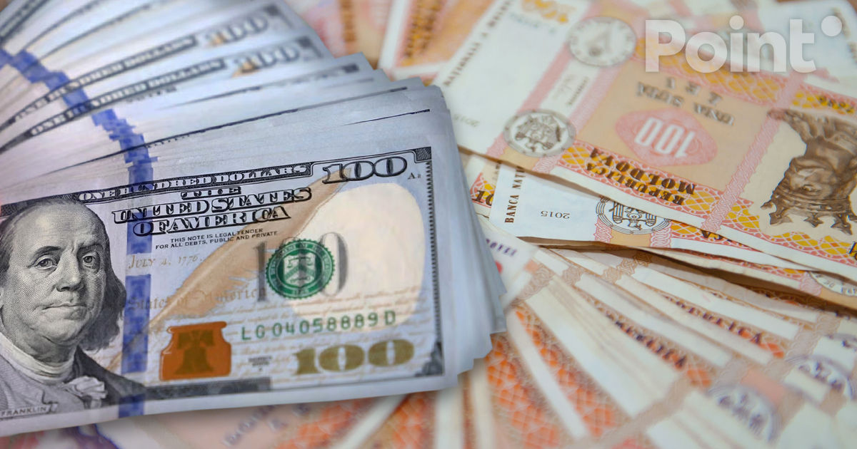 Leul moldovenesc s-a întărit în raport cu dolarul.
