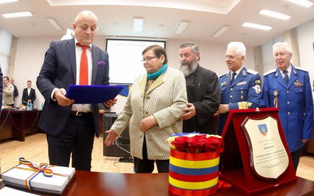 Fost prefect din Republica Moldova, cetăţean de onoare al judeţului Buzău. 