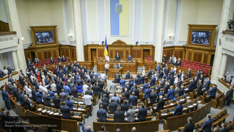 Украинские СМИ отмечают, что документ, вероятно, подпишут в день инаугурации Зеленского, 20 мая.