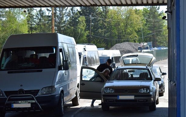 В пробке на границе Украины с Польшей продолжают стоять полтысячи авто.