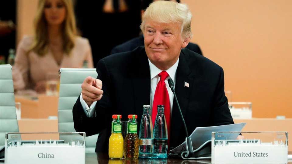Трамп подал в суд на племянницу за статью о его состоянии.