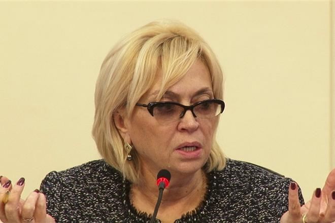 Народный депутат от "Батьківщины" Александра Кужель заявляет, что оппозиция и экс-премьер Юлия Тимошенко согласны на её освобождение "только законным путём".
