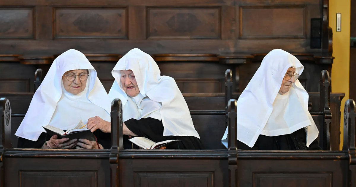 Trei călugărițe rebele din Austria au cerut Vaticanului demisia provostului mănăstirii lor.