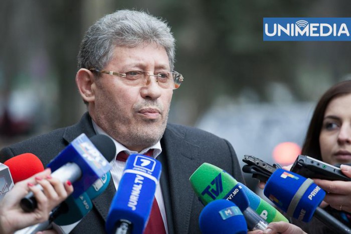Eu cred că varianta cea mai bună este să conștientizăm cu toții unde putem ajunge. Cine o să ne trateze la modul serios?”, a subliniat Ghimpu.