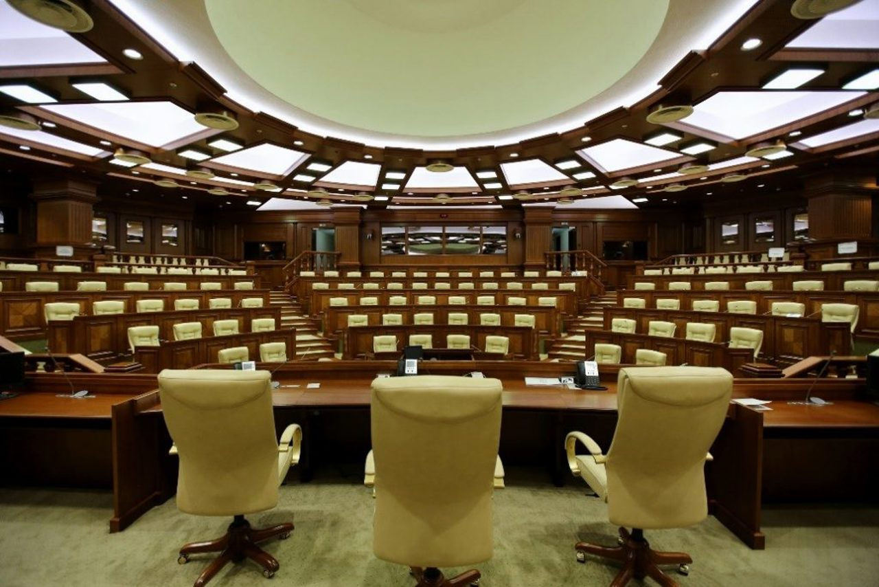 Новый парламент должен собраться на первое заседание до 14 ноября. Фото: Point.md