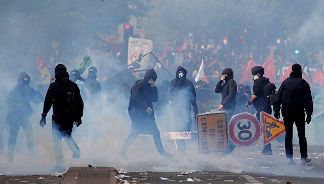 В Париже задержали более 100 человек в ходе демонстрации. Фото: Reuters