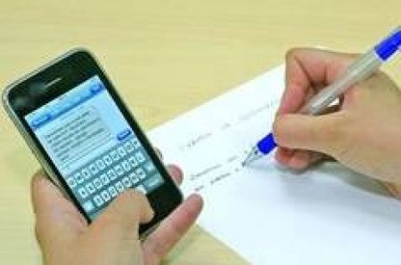 Установленные в экзаменационных центрах видеокамеры зафиксировали первые нарушения. Фото: radiochisinau.md