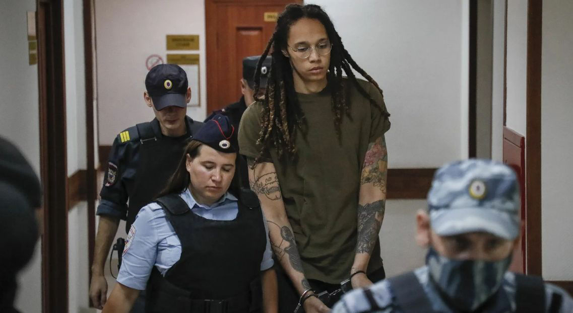 Освобожденная в РФ американка Грайнер обратилась к президенту США Байдену.
