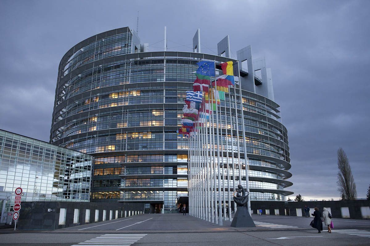Парламент ЕС призвал принять план восстановления экономики на €750 млрд. Фото: versiya.info