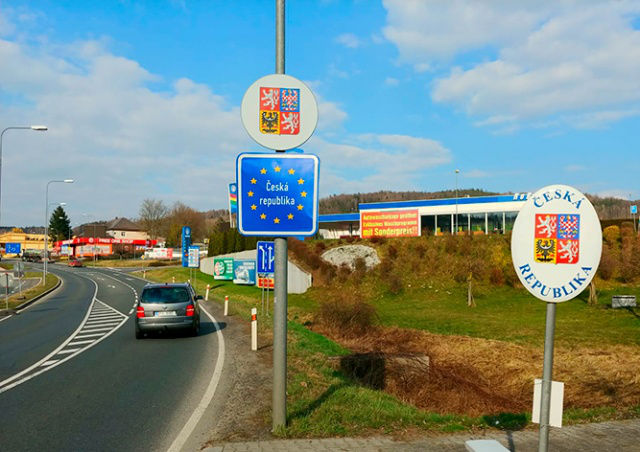 Чехия временно восстанавливает контроль на границе со Словакией из-за мигрантов.