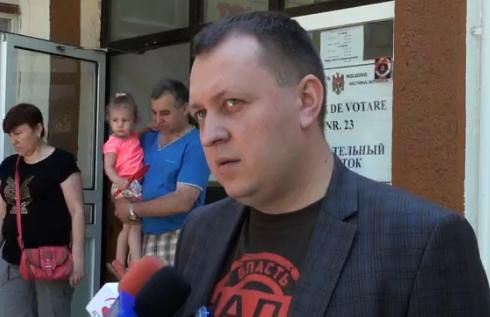 Он заявил журналистам, что все устали от хаоса в столице.