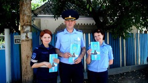 До сентября сотрудники службы чрезвычайных ситуаций намерены обойти все дома в стране.