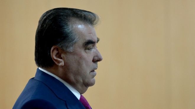 Эмомали Рахмон с принятием поправок получил право переизбираться без ограничений.