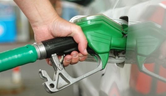Carburantii si tigarile se vor scumpi de la anul.