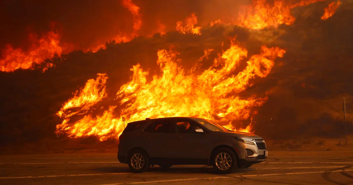 Un nou incendiu a izbucnit în comitatul Los Angeles: Zeci de mii de persoane au fost evacuate.