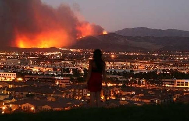 O rezervaţie naturală din sudul ţării, în care se află mai multe specii pe care de dispariţie, este ameninţată de un uriaş incendiu izbucnit în weekend.