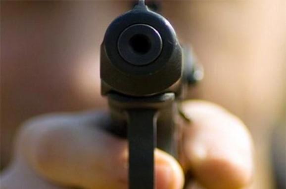 В Кишиневе водитель в ответ на замечание о парковке достал пистолет.
