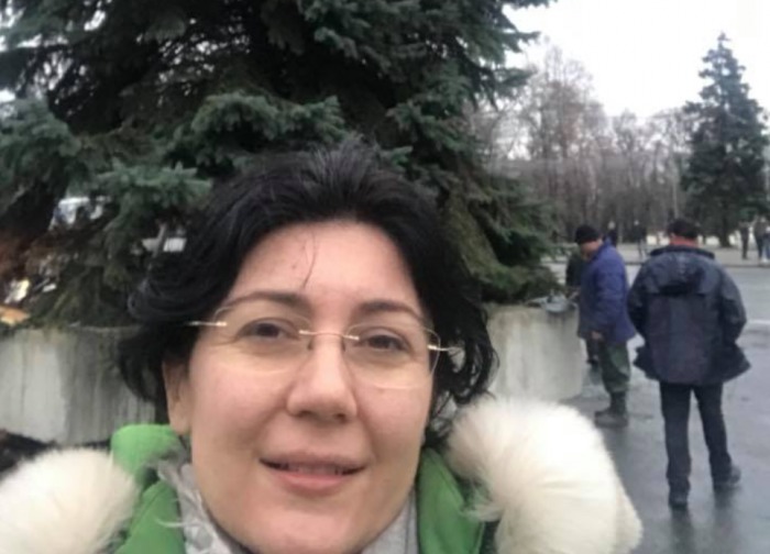 Radu încheie episodul de azi al bradului, cu un selfie lângă pom