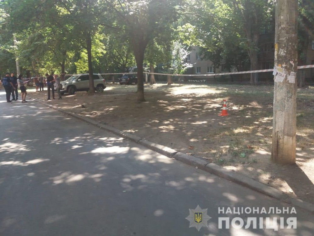 В Одессе пьяный мужчина бросил гранату с девятого этажа