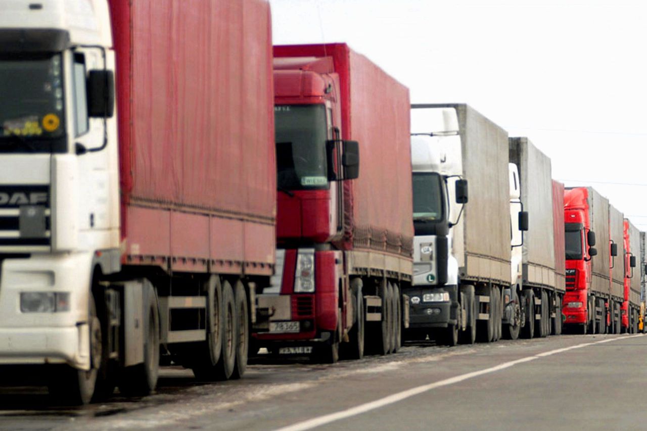 Всего в Украине задержано около 10-13 машин. 
