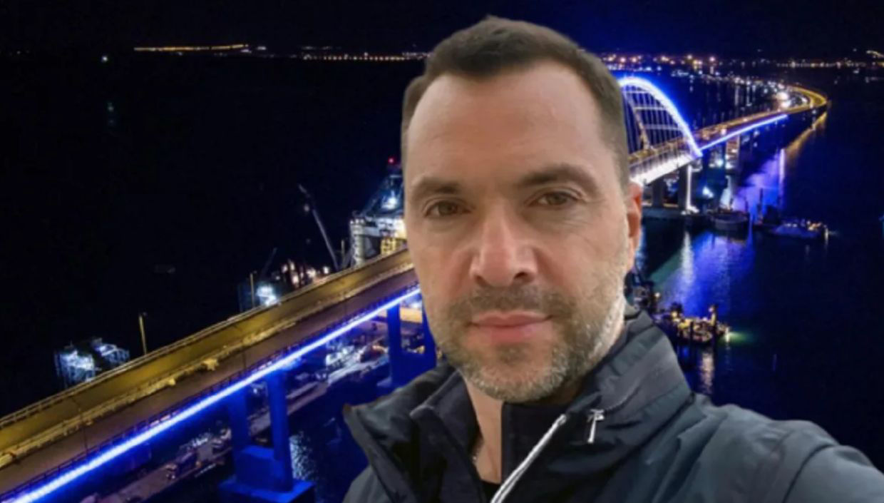 Арестович: Крымский мост ожидает судьба Антоновского.