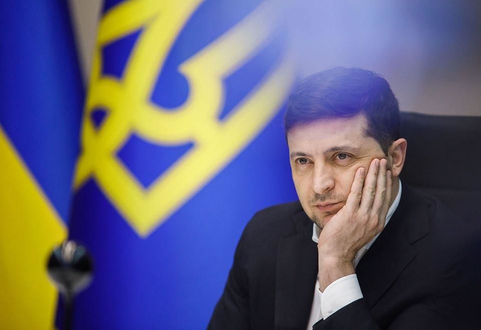 Суд на Украине не смог оштрафовать Зеленского за нарушение карантина.