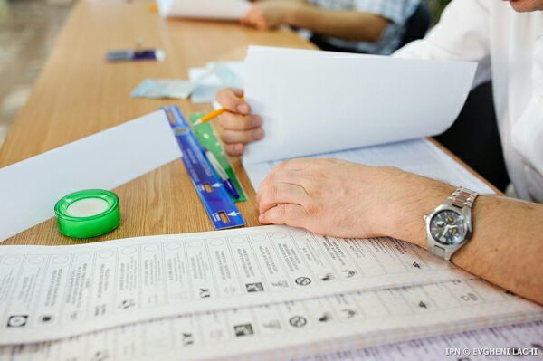 Pentru alegerile prezidenţiale din 30 octombrie vor fi tipărite în număr de 3 131 227 de buletine de vot. Foto: ipn\Evgheni Lachi