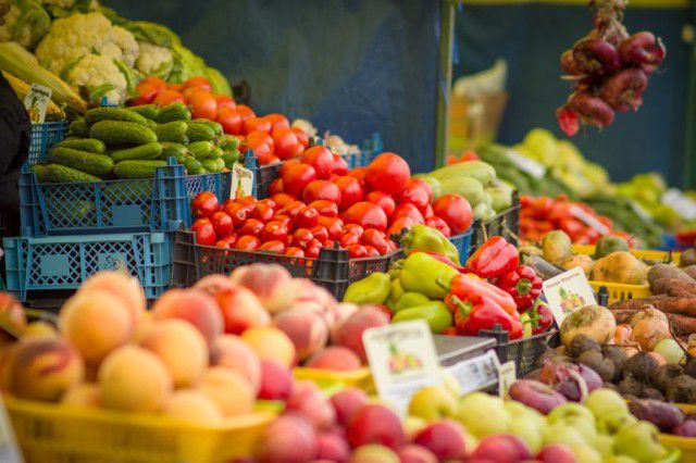 Mai multe produse alimentare s-au ieftinit luna aceasta. Foto: agora.md