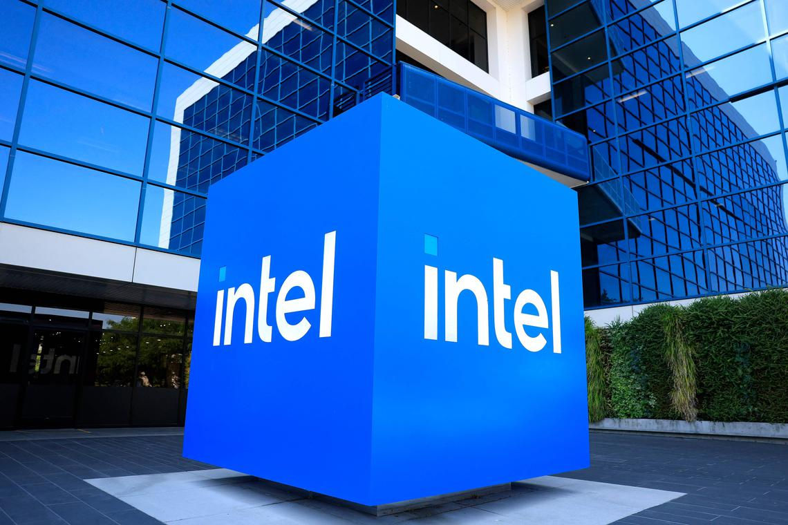 Acțiunile Intel au crescut cu peste 30% după anunțarea unui acord cu Nvidia.